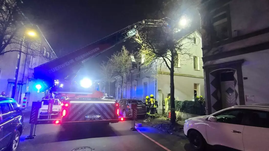 FW-OB: Küchenbrand in Oberhausen-Alstaden: Zwei Verletzte durch Rauchgasvergiftung - Bild: presseportal.de