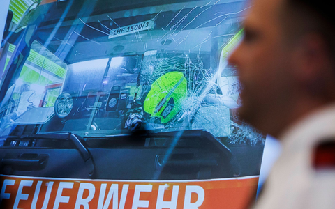 Gewalt gegen Feuerwehrleute ist laut einer neuen Umfrage verbreitet (Symbolbild). - Foto: Carsten Koall/dpa