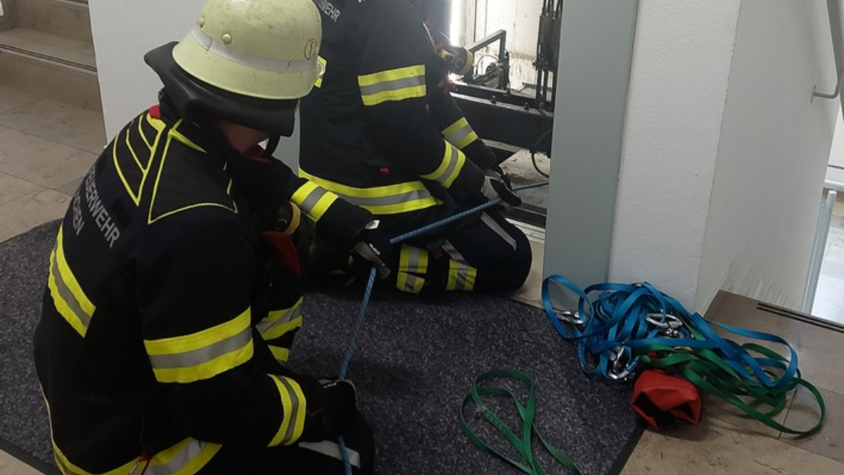 FW-M: Vier Stunden im Aufzug (Berg am Laim) - Foto: presseportal.de