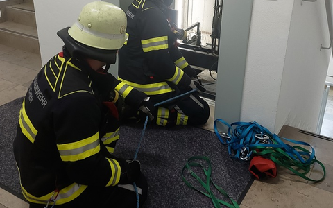 FW-M: Vier Stunden im Aufzug (Berg am Laim) - Foto: presseportal.de