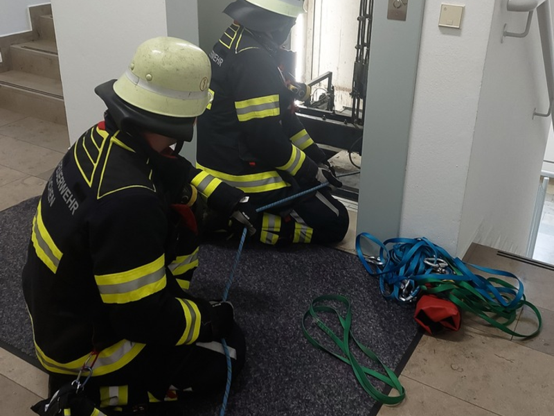 FW-M: Vier Stunden im Aufzug (Berg am Laim) - Foto: presseportal.de