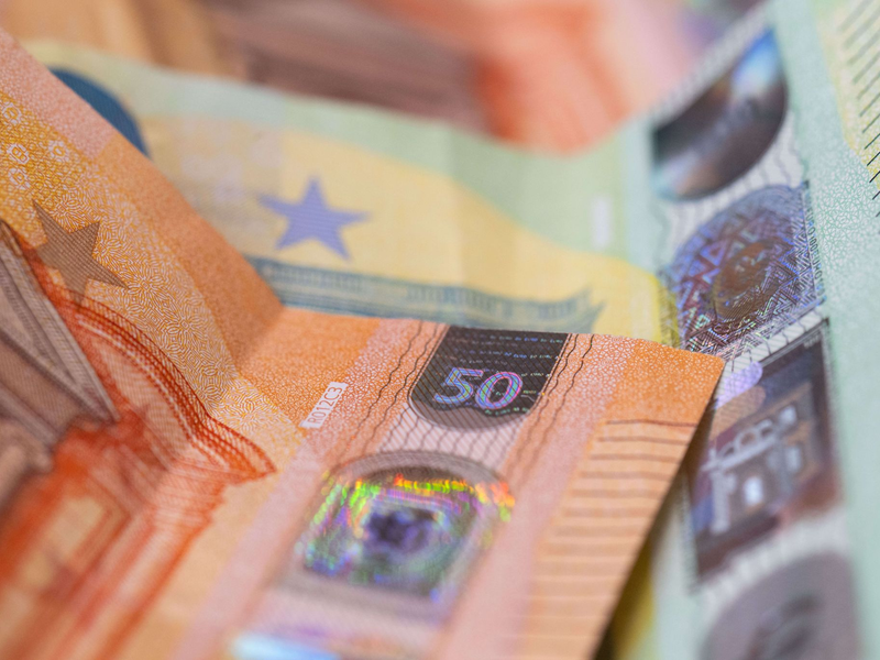 Frankreich in drei politische Lager geteilt - eine Einigung auf Sparen im Haushalt scheint deshalb wenig wahrscheinlich. (Symbolbild) - Foto: Boris Roessler/dpa