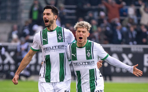 Viel Arbeit für Kiels Torwart Weiner. - Foto: David Inderlied/dpa