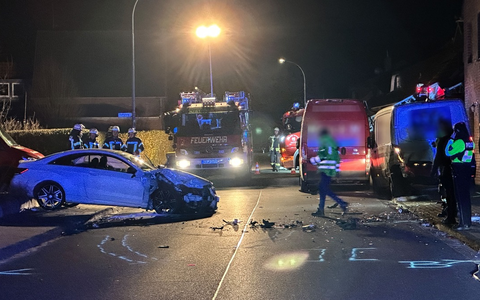 FFW Schwalmtal: Technische Hilfeleistung nach Verkehrsunfall - Foto: presseportal.de