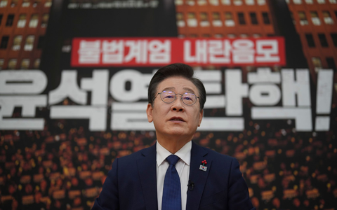 Lee Jae Myung sprach sich gegen ein Amtsenthebungsverfahren gegen Han Duck Soo aus. (Archivbild) - Foto: Lee Jin-man/AP