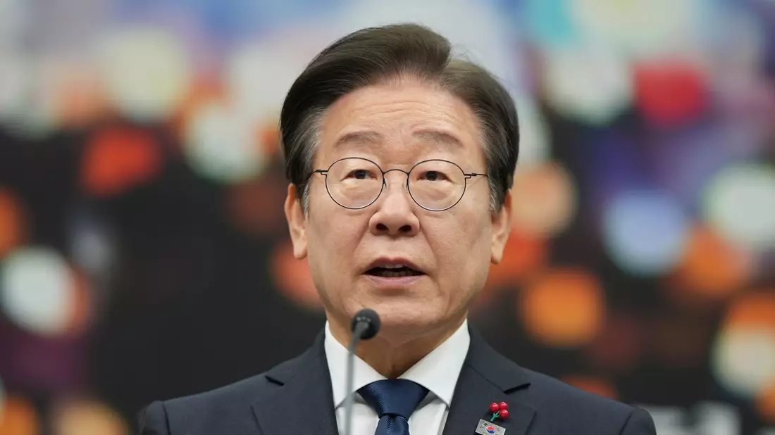 Lee Jae Myung sprach sich gegen ein Amtsenthebungsverfahren gegen Han Duck Soo aus. - Bild: Lee Jin-man/AP/dpa