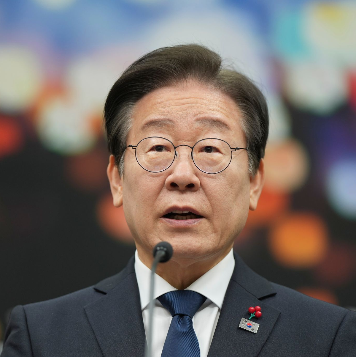 Lee Jae Myung sprach sich gegen ein Amtsenthebungsverfahren gegen Han Duck Soo aus. - Foto: Lee Jin-man/AP/dpa