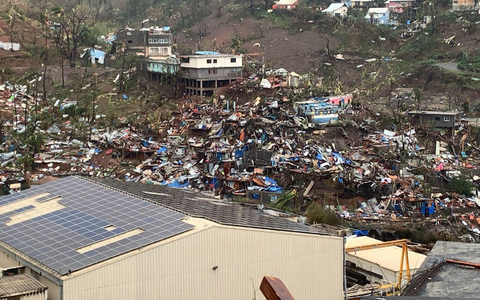 Das Unwetter hinterließ in Mayotte eine Spur der Verwüstung (Foto aktuell). - Foto: Kwezi/AFP/dpa
