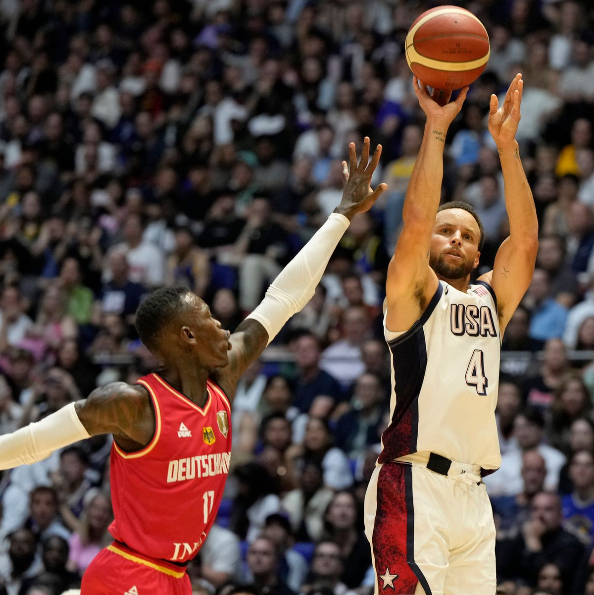 Damals Gegner, jetzt Kollegen: Schröder und Curry. - Foto: Alastair Grant/AP