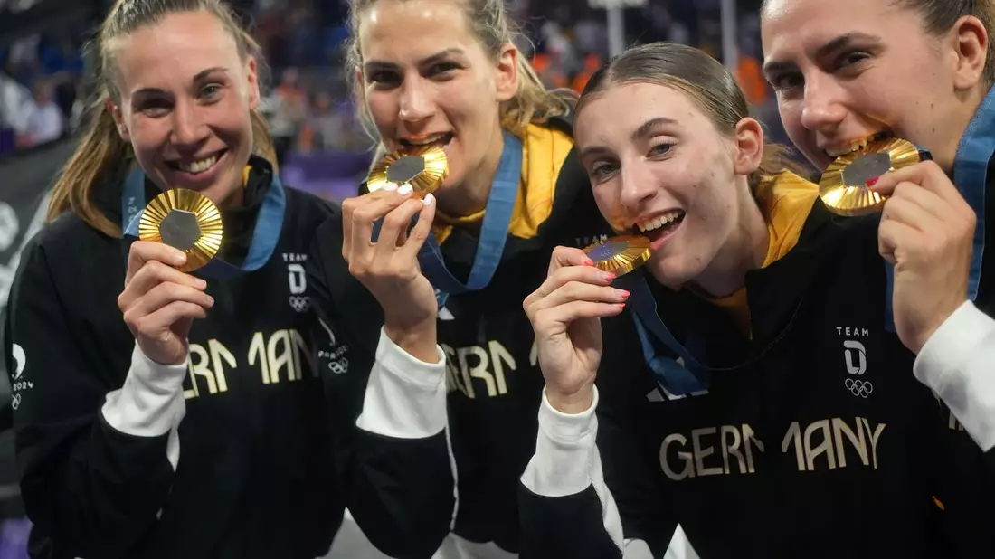 Mit Gold für Deutschland im 3x3 gelang den Basketballerinnen eine Überraschung. Nun stehen sie auch in Baden-Baden ganz oben. - Bild: Maximilian Specht/dpa