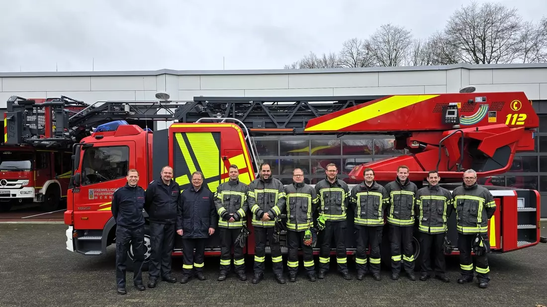 FW-WRN: Sechs neue Drehleitermaschinisten für die Freiwillige Feuerwehr Werne - Bild: presseportal.de