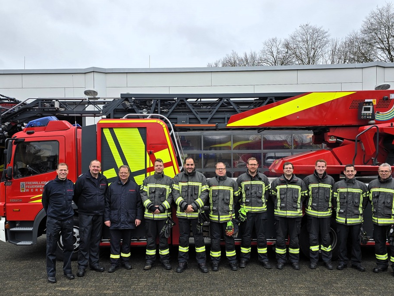 FW-WRN: Sechs neue Drehleitermaschinisten für die Freiwillige Feuerwehr Werne - Foto: presseportal.de