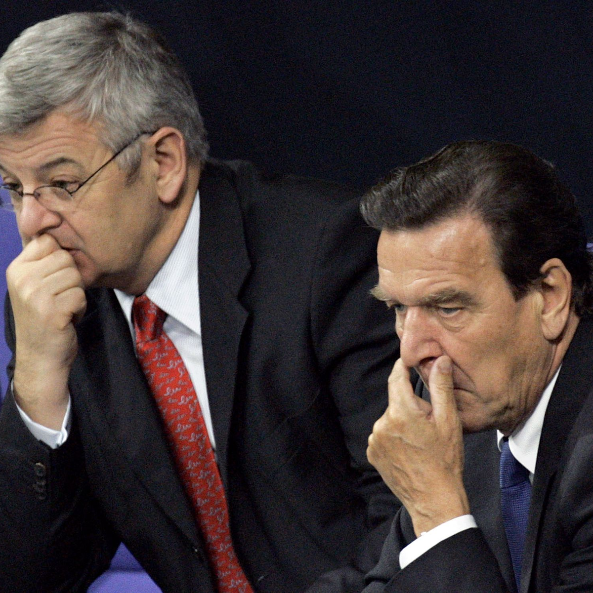 2005 endet die rot-grüne Ära - und ebnet den Weg für die erste Bundeskanzlerin. (Archivbild) - Foto: Peer Grimm/dpa