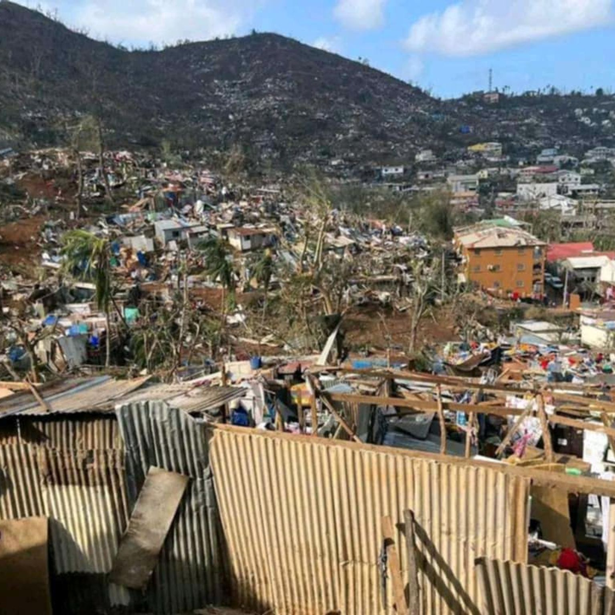 Zahlreiche Häuser sind zerstört.  - Foto: Daniel Mouhamadi/AFP/dpa