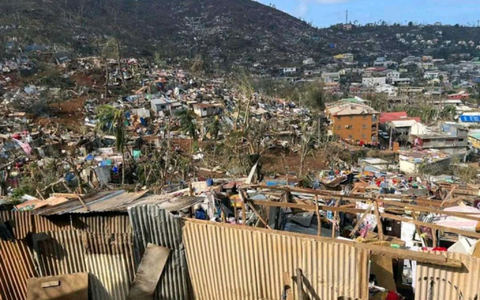 Zahlreiche Häuser sind zerstört.  - Foto: Daniel Mouhamadi/AFP/dpa
