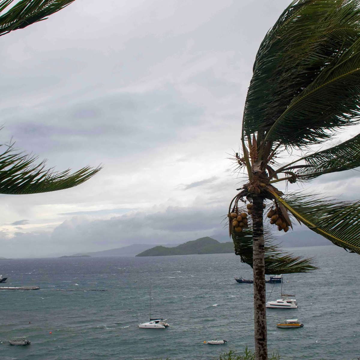 Die Sturmböen fegten mit einer Geschwindigkeit von mehr als 220 Kilometern pro Stunde über Mayotte.  - Foto: Uncredited/Etat Major des Armées via AP/dpa