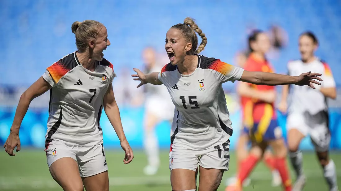 Wollen auch bei der EM jubeln: Lea Schüller und Giulia Gwinn - Bild: Laurent Cipriani/AP/dpa