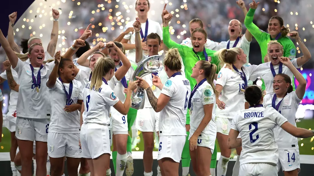 Gewannen 2022 die Heim-EM: Englands Fußballerinnen - Bild: Sebastian Gollnow/dpa
