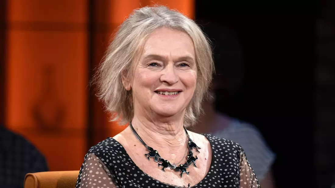 Kann sich freuen, den Jahresbestseller 2024 geschrieben zu haben: Elke Heidenreich. (Archivfoto) - Bild: Sina Schuldt/dpa