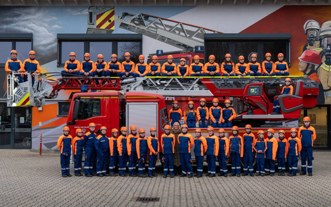 FW-Lohmar: Übergabe neuer Helme an die Jugendfeuerwehr - Foto: presseportal.de