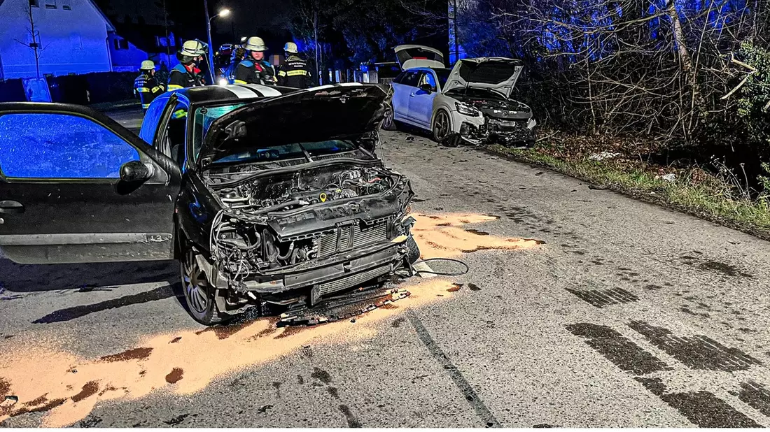 FW-M: Frontalcrash zweier Pkw (Hasenbergl) - Bild: presseportal.de