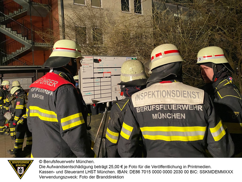 FW-M: Kellerabteile in Flammen (Perlach) - Foto: presseportal.de
