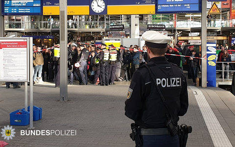 Bundespolizeidirektion München: Herrenloser Koffer im ICE / Bundespolizei leitet Sicherheitsmaßnahmen ein - Foto: presseportal.de