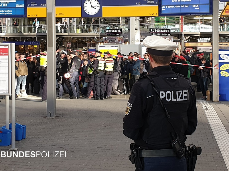 Bundespolizeidirektion München: Herrenloser Koffer im ICE / Bundespolizei leitet Sicherheitsmaßnahmen ein - Foto: presseportal.de