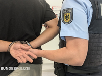 Bundespolizeidirektion München: Streit eskaliert / Mann versucht Rollstuhlfahrer Treppe hinunterzustoßen - Foto: presseportal.de