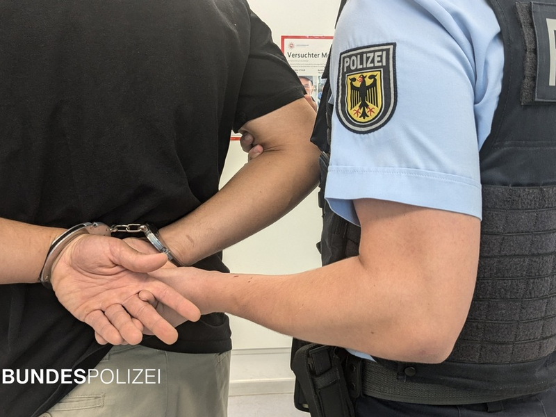 Bundespolizeidirektion München: Streit eskaliert / Mann versucht Rollstuhlfahrer Treppe hinunterzustoßen - Foto: presseportal.de