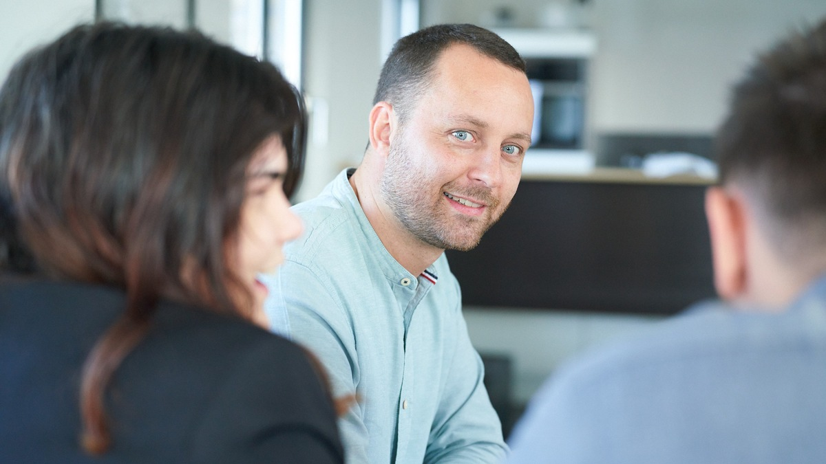 Up- und Cross-Selling: Maximilian Karpf von FM Sales verrät, wie Unternehmen ihren Umsatz damit planbar steigern - Foto: presseportal.de