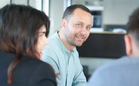Up- und Cross-Selling: Maximilian Karpf von FM Sales verrät, wie Unternehmen ihren Umsatz damit planbar steigern - Foto: presseportal.de