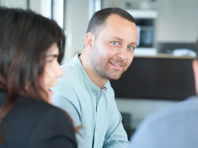 Up- und Cross-Selling: Maximilian Karpf von FM Sales verrät, wie Unternehmen ihren Umsatz damit planbar steigern - Foto: presseportal.de