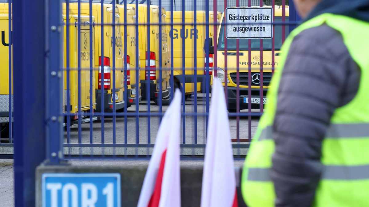 Verdi droht mit Bargeld-Streiks zu Weihnachten. (Archivbild) - Foto: Bodo Marks/dpa