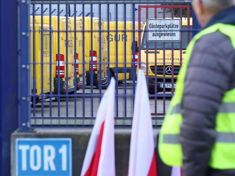 Verdi droht mit Bargeld-Streiks zu Weihnachten. (Archivbild) - Foto: Bodo Marks/dpa