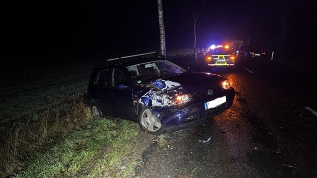 POL-CUX: Alkoholisierter Unfallverursacher ohne Fahrerlaubnis flüchtet vom Unfallort, leistet bei der Blutentnahme Widerstand und beleidigt die Einsatzkräfte (Foto im Anhang) - Foto: presseportal.de