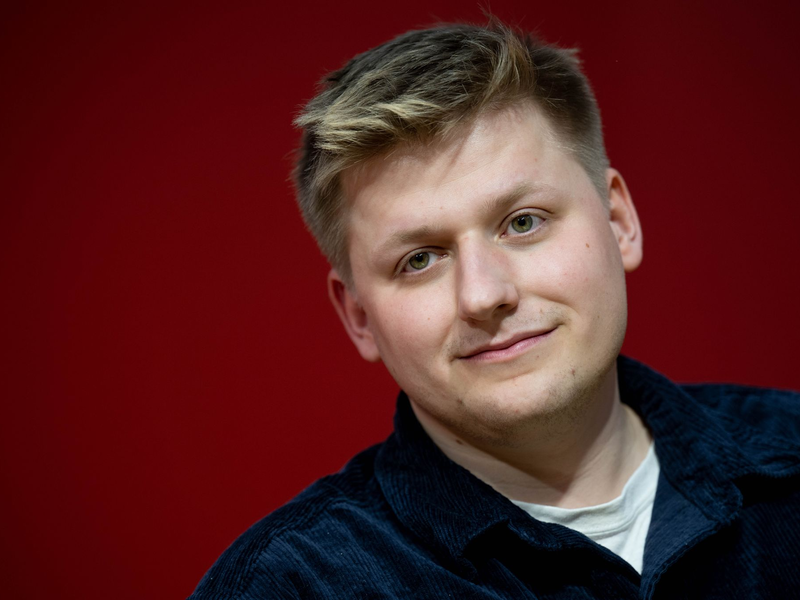 Der deutsche Satiriker Sebastian Hotz geriet vor einem Jahr mit Posts zum Attentat auf Trump in die Schlagzeilen. (Archivbild) - Foto: Hendrik Schmidt/dpa