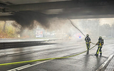 FW-BO: Brand einer Oberleitung mit starker Rauchentwicklung - Foto: presseportal.de