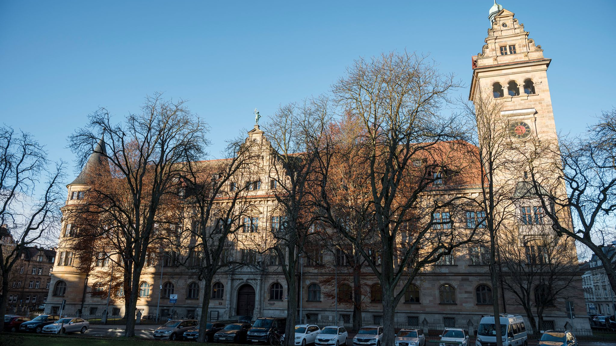 Ein Jäger erschießt grundlos einen Hund und erhält dafür eine Haftstrafe. (Archivbild) - Foto: Daniel Vogl/dpa