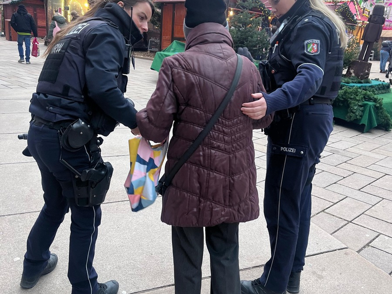 POL-MK: Gespräche und Kontrollen auf dem Weihnachtsmarkt - Foto: presseportal.de