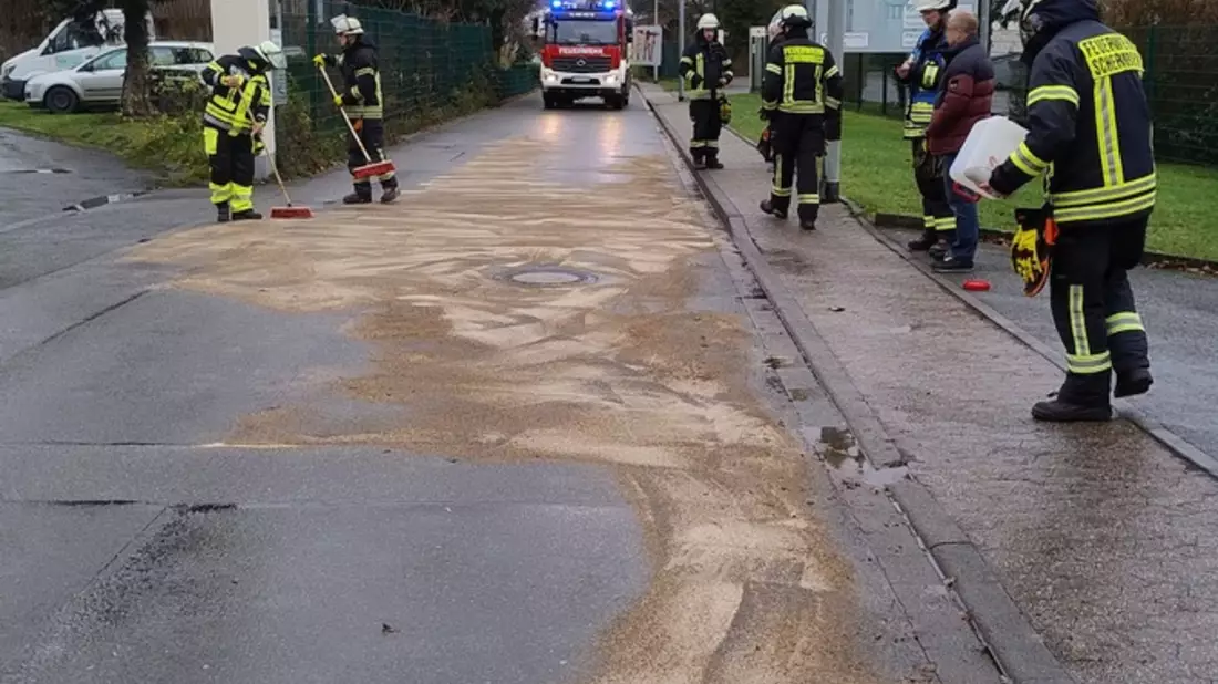 FW-Schermbeck: Ölspur - Bild: presseportal.de