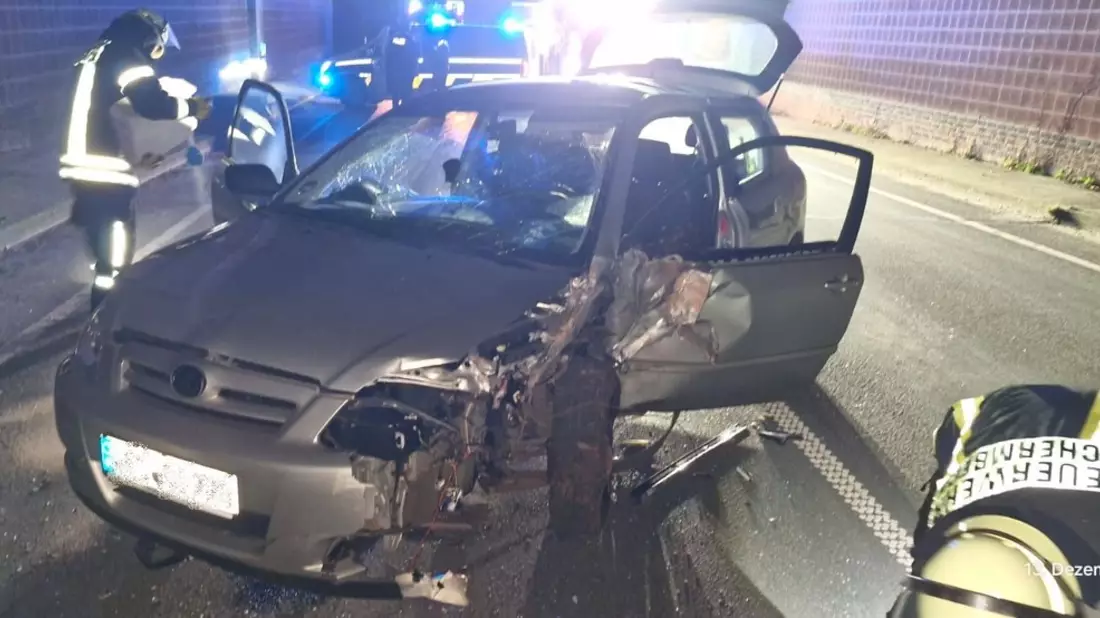 FW-Schermbeck: Unfall und auslaufende Betriebsmittel - Bild: presseportal.de