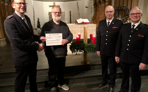 FW Rheurdt: Adventskonzert des Spielmannszuges Rheurdt spielt 2.000 Euro fĂŒr Caritas ein - Foto: presseportal.de FW Rheurdt: Adventskonzert des Spielmannszuges Rheurdt spielt 2.000 Euro fĂŒr Caritas ein - Foto: presseportal.de