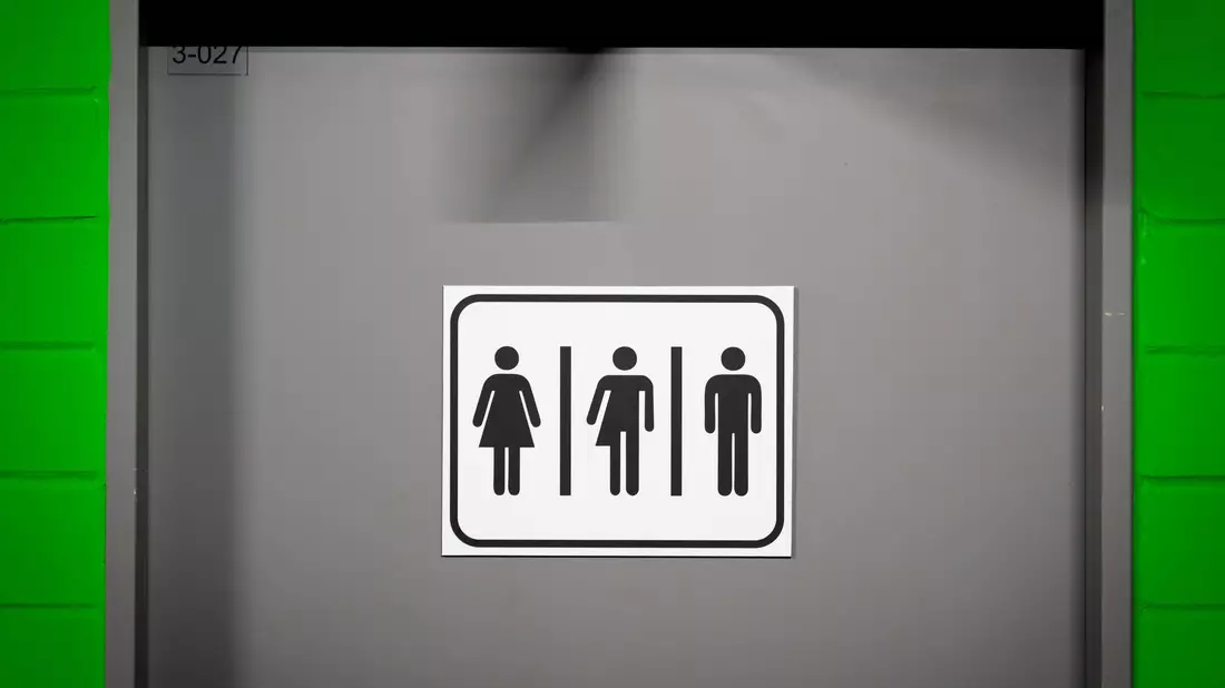 Der VfL Wolfsburg bietet in seinem Stadion genderneutrale Toiletten an. - Bild: Swen Pförtner/dpa