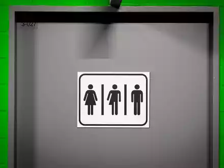 Der VfL Wolfsburg bietet in seinem Stadion genderneutrale Toiletten an. - Foto: Swen Pförtner/dpa