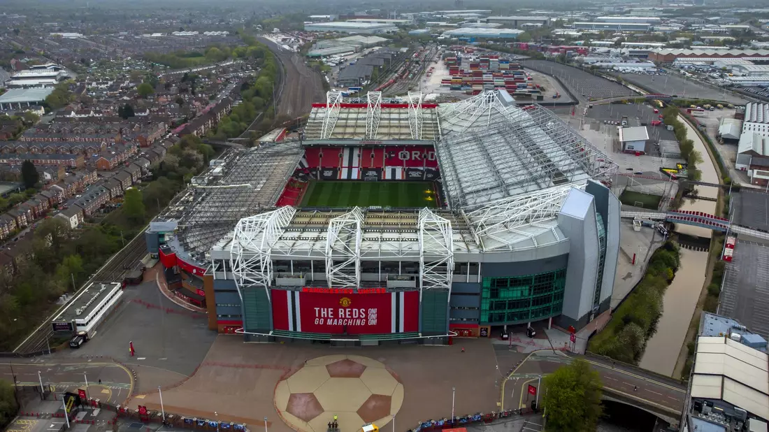 Im Stadion von Manchester United gibt es Pflegeprodukte für Männer mit Blasenschwäche. - Bild: Peter Byrne/PA Wire/dpa