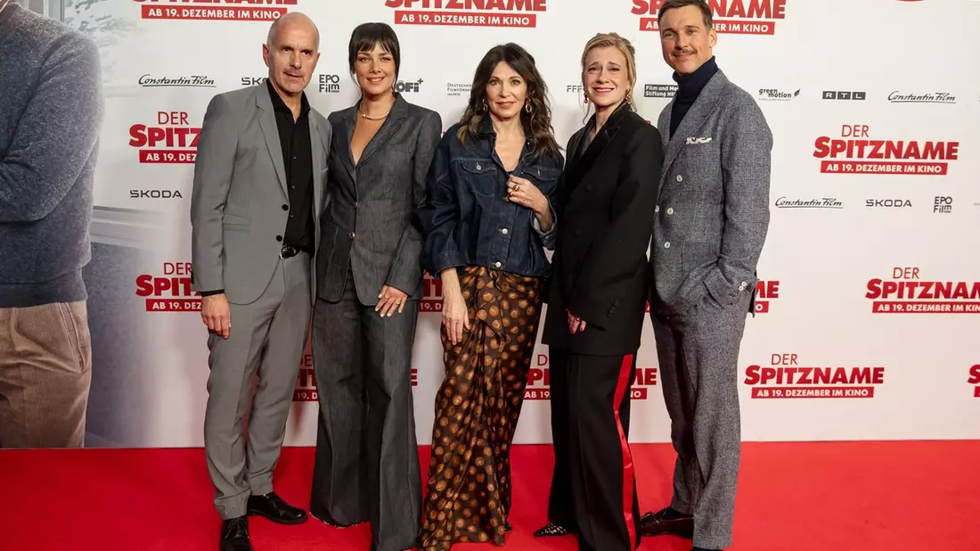 Vorweihnachtliches Familientreffen: DER SPITZNAME feiert Premiere in München - Bild: presseportal.de