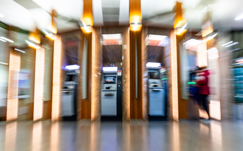 Wird hier vor Weihnachten noch das Bargeld knapp? - Foto: Sascha Lotz/dpa