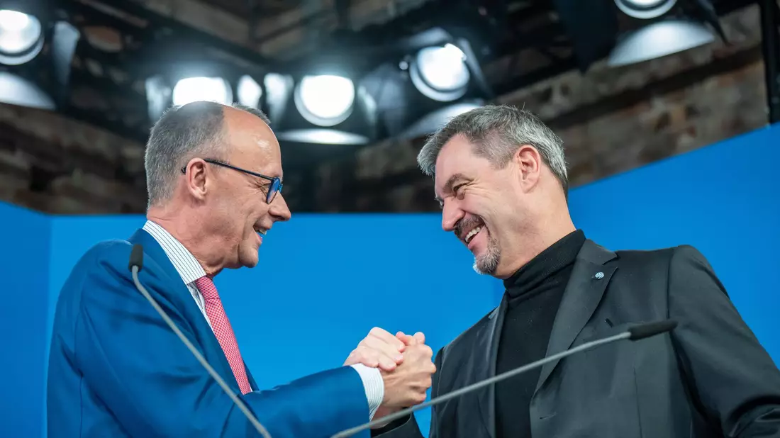 Merz und Söder wiesen Kritik zurück, die Entlastungsversprechen im Unions-Wahlprogramm seien nicht finanziert. - Bild: Michael Kappeler/dpa