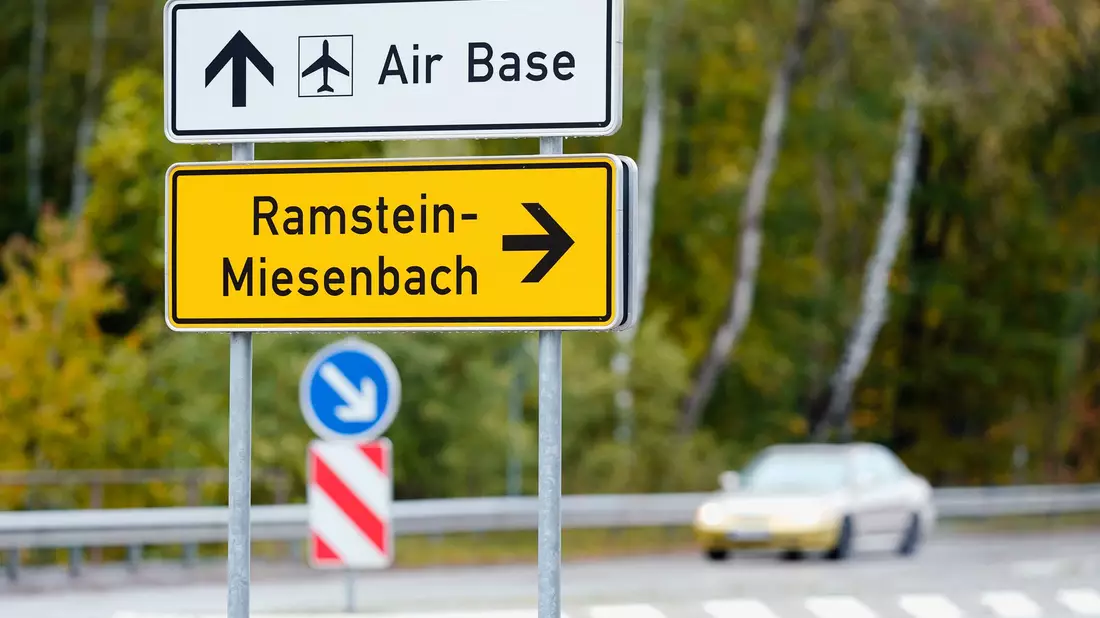 2010 informierten die amerikanischen Streitkräfte, dass auf dem Gelände der Air Base Ramstein eine Satelliten-Relais-Station zur Steuerung auch waffenfähiger Drohnen im Ausland gebaut werde. (Archivbild) - Bild: Uwe Anspach/dpa